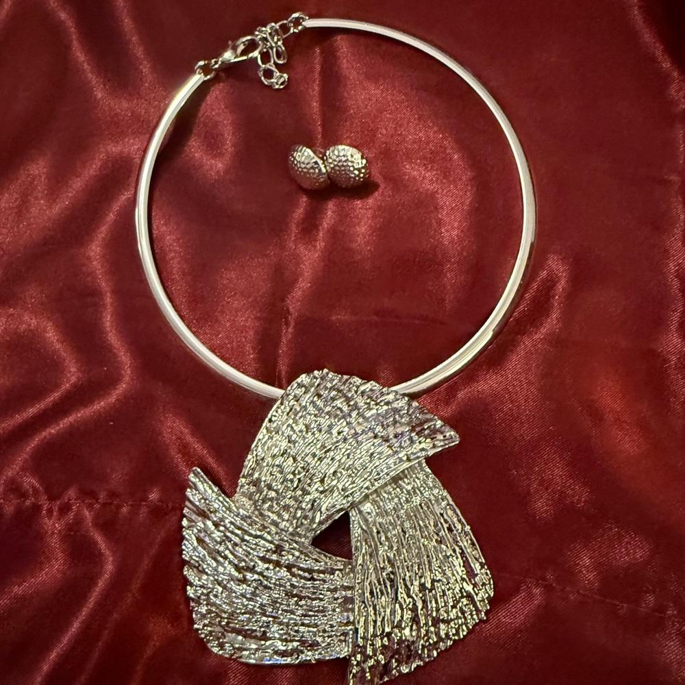 Chic Silver Textured Necklace and Earring Set